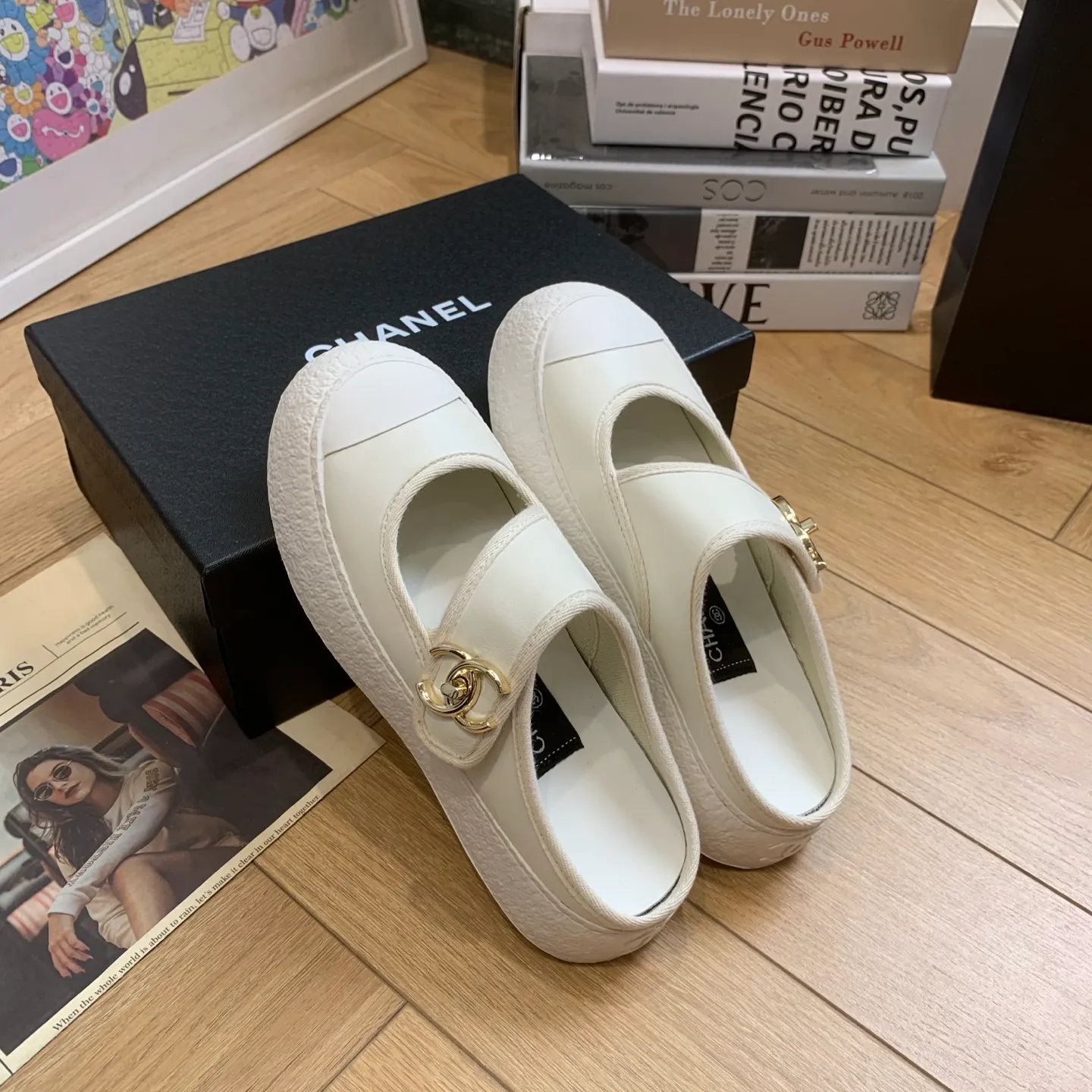 👟👟Ex-factory price 540👟👟 🍀Chanel Chanel 24P Xiaoxiang's latest hot style big-toe shoes, doll shoes, casual sports shoes, white shoes, loafers Xiaoxiang's big-toe shoes this season are cool and cute. The toe and lace surface are eye-catching. The sense of elegance in casual is overwhelming. The classic design with metal round buckle is particularly eye-catching. The flat design is extremely comfortable. Daily matching, a must-have tool for looking cool when going out on the street. Fabric: original lambskin. Lining: original cloth. Foot pads: sheepskin. Sole: original molded non-slip TPU outsole. Bottom thickness: 3.5CM. Size: 35-41 (40 41 customized) 👉